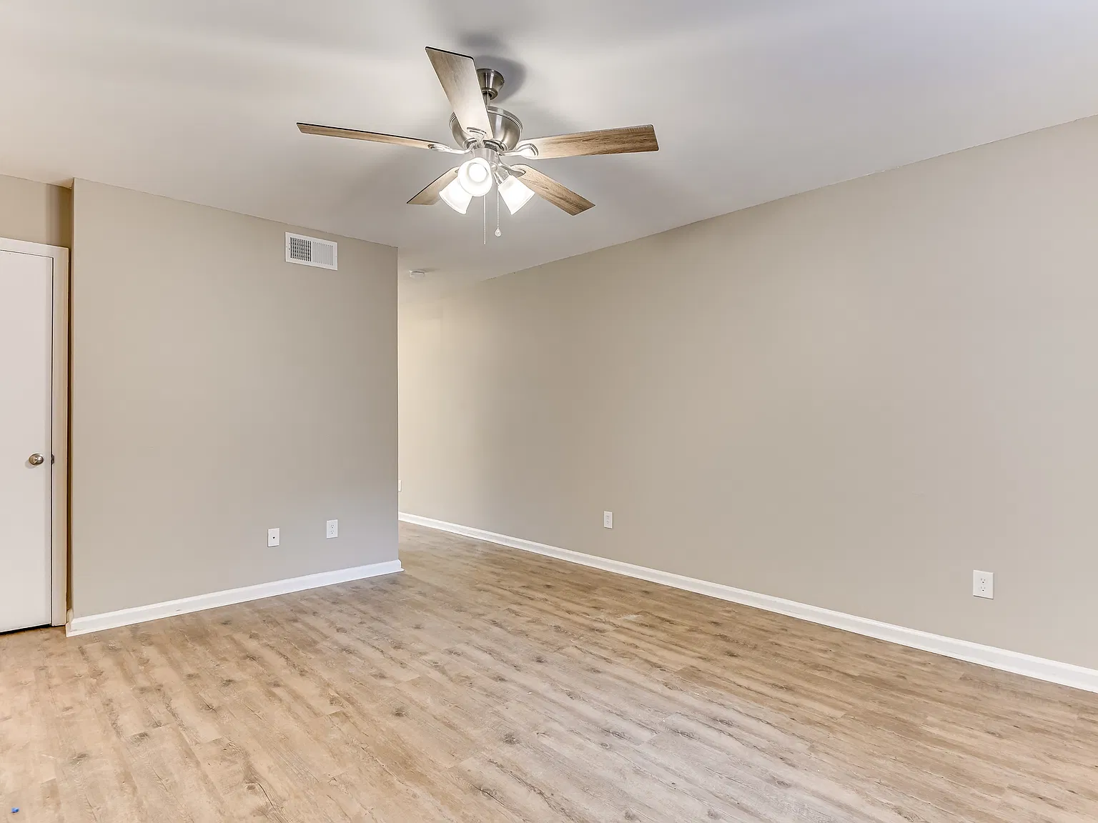 Willow Springs Apartments — Photo 3