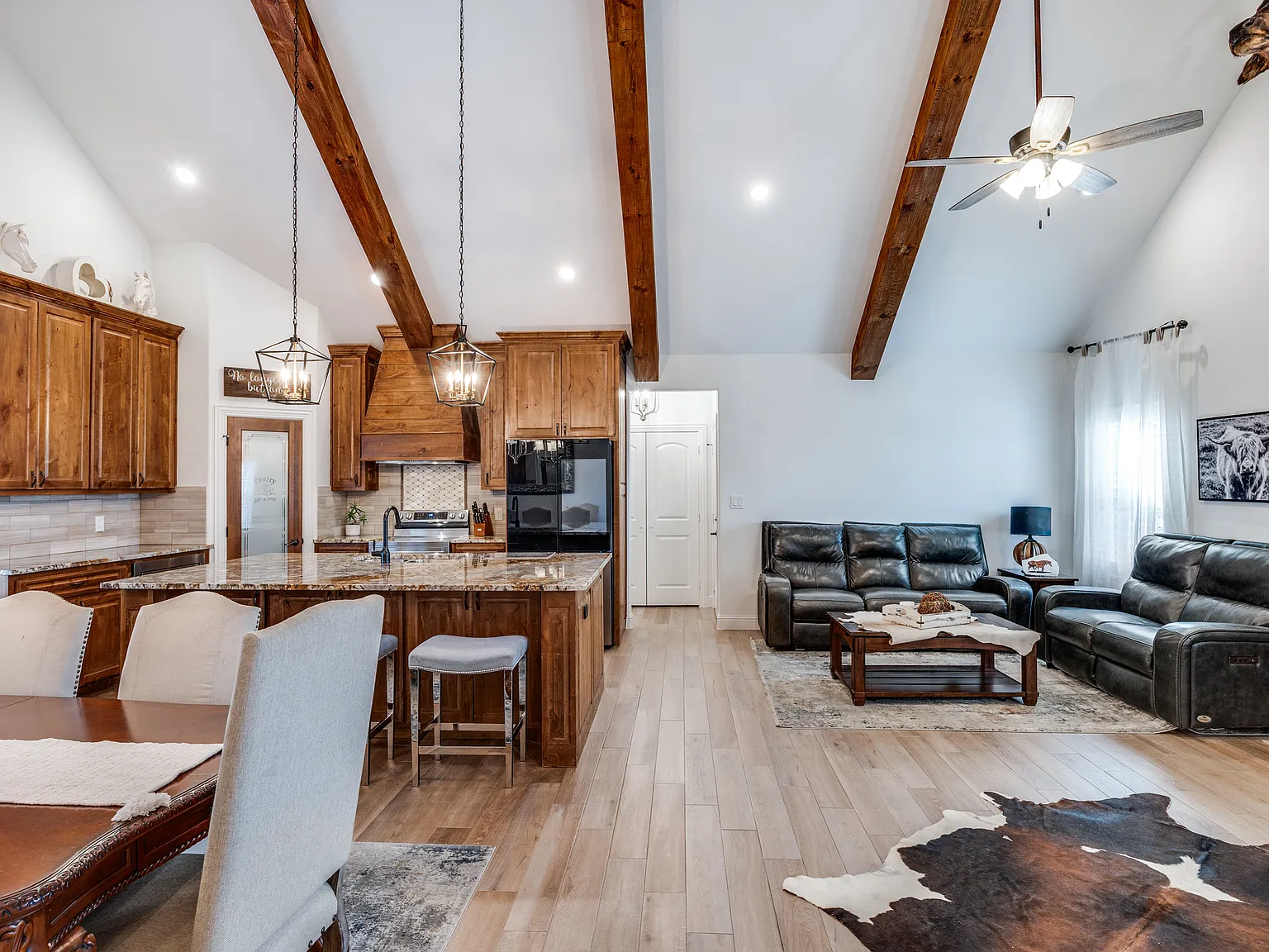 4 bed, 1800 sqft, $2,900 — Photo 4