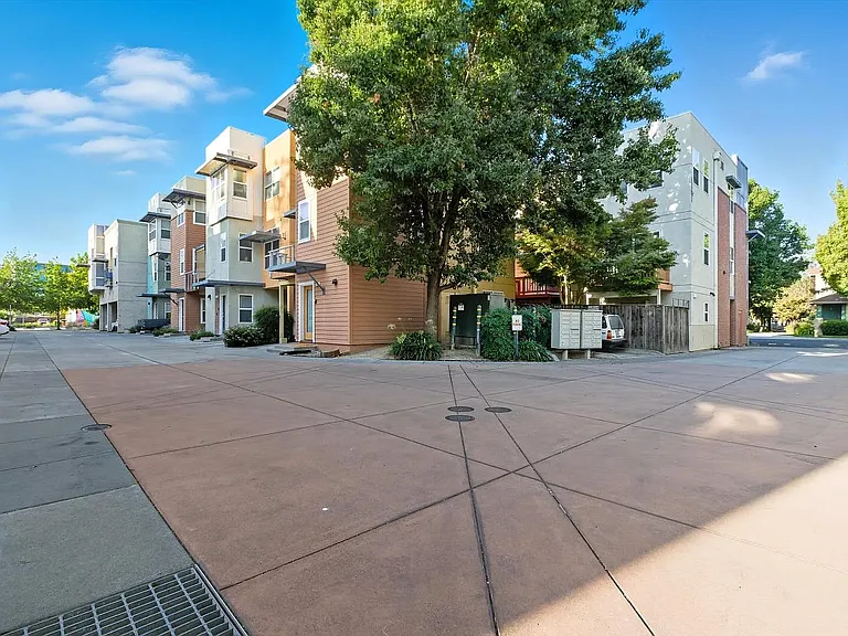McDowell Ln — Photo 13