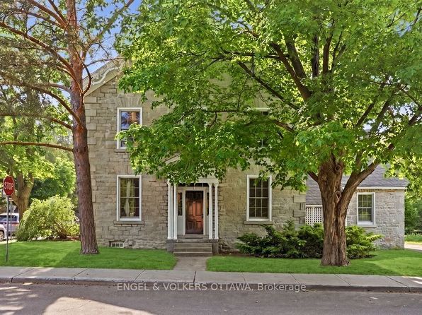 71 Thomas St, Ottawa, ON K1M 1M7