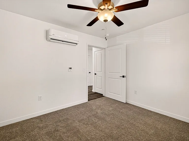 Villa Monterey Apartments — Photo 56