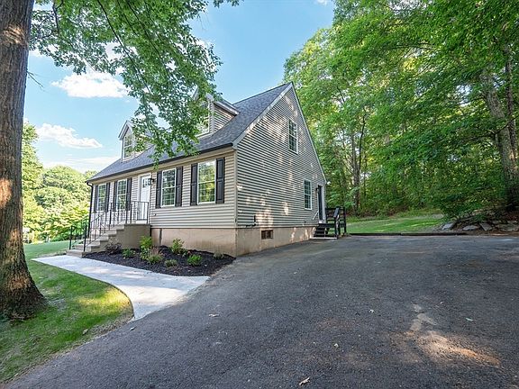3rd image of 60 Killiney Woods