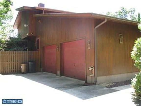 2nd image of 985 McClain Dr