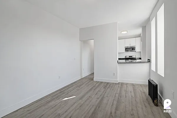 Rented by REZI | media 13