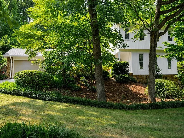 3470 Clubland Dr — Photo 2