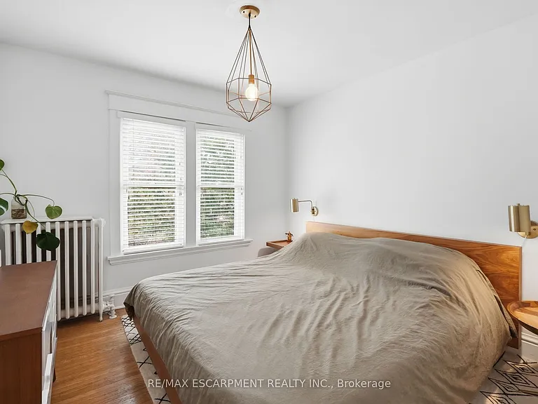 37 Connaught Ave S — Photo 21