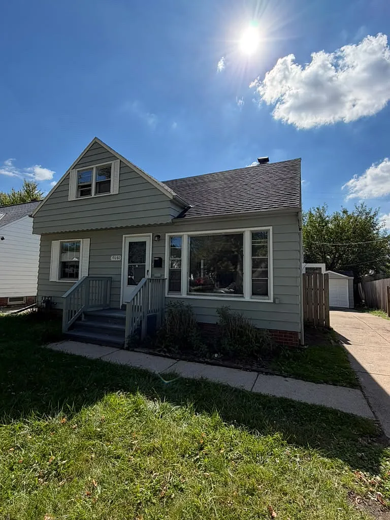 3 bed, 1157 sqft, $2,400 — Photo 1