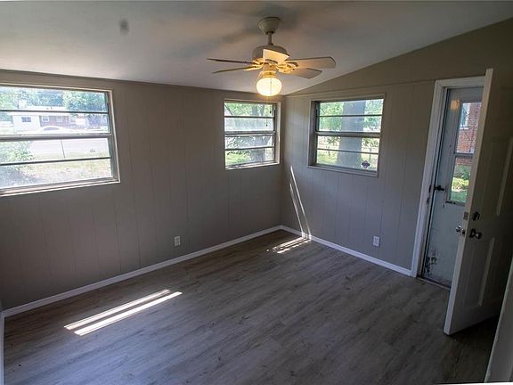 5th image of 9747 Venice Dr