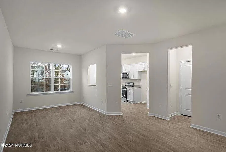 3 bed, 2.5 bath, 1416 sqft, $1,800 — Photo 3