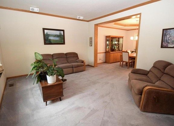 2nd image of 828 Wackeman Ct