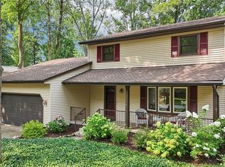 544 Maple Ave, Sheffield Lake, OH 44054
