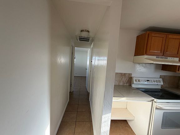 3rd image of 4106 N Palm Grove Dr