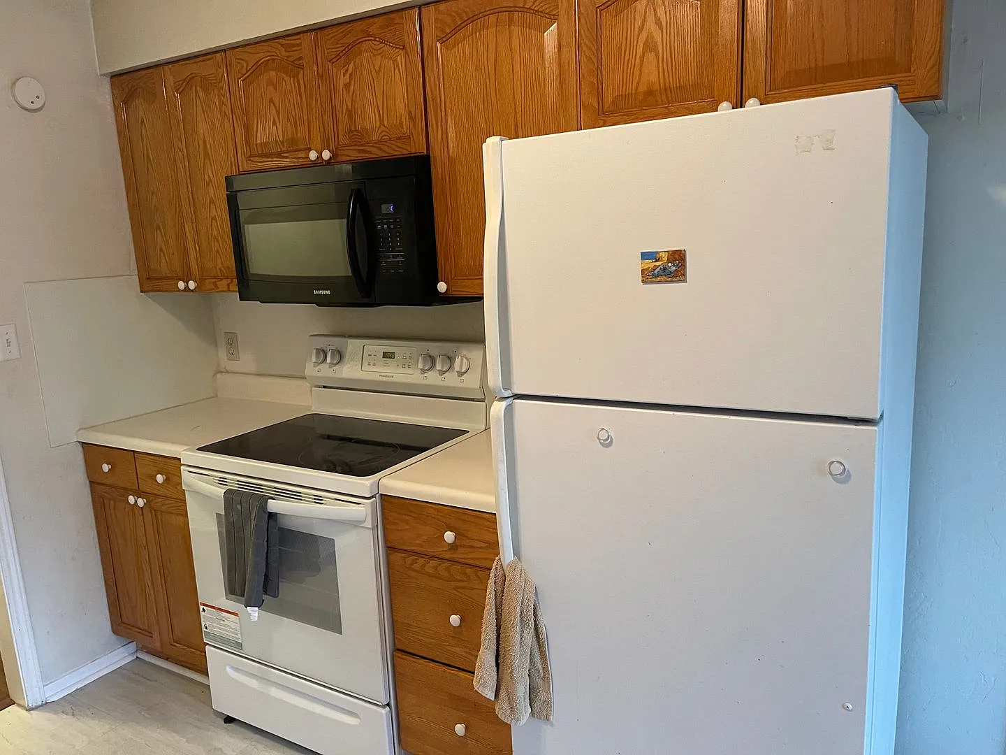3 bed upstairs condo in Norman, community pool and plenty of parking! — Photo 4