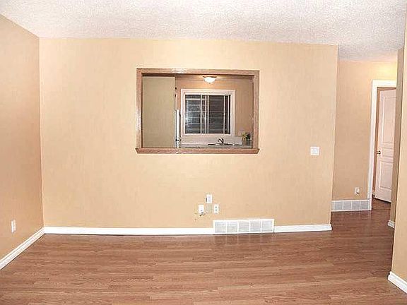 5th image of 884 E Rundlecairn Way NE