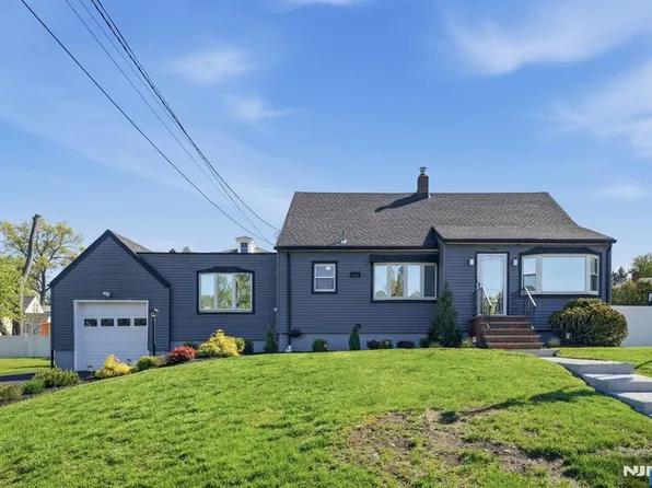 30 Brookview Dr, North Haledon, NJ 07508