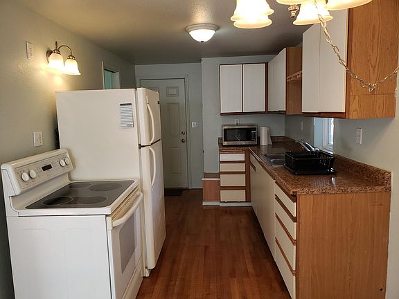 2nd image of 2916 Hoyt Ave #4
