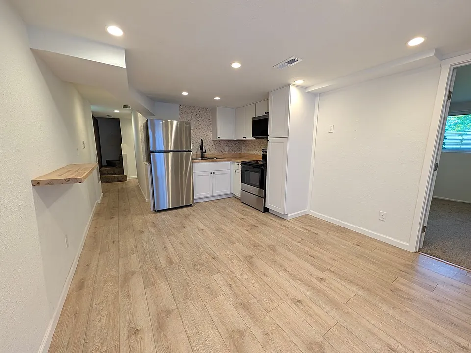 414 3rd Ave #B
