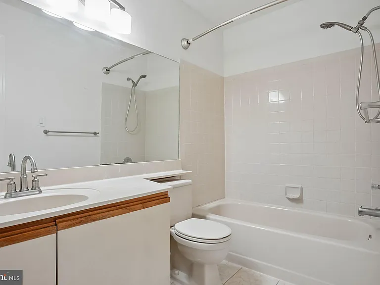 1 Colebrook Ct — Photo 28