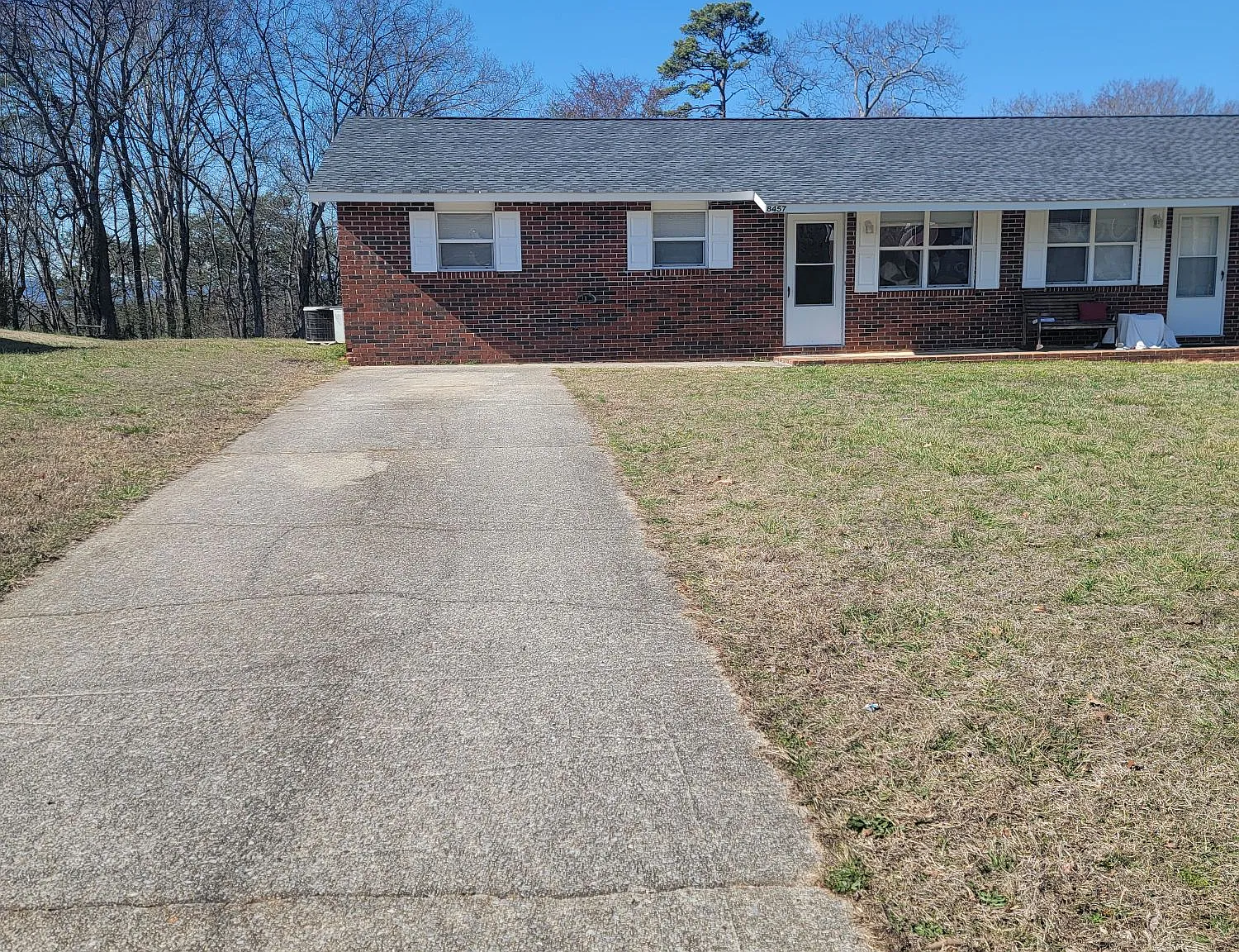 3 bed, 1.5 bath, 1200 sqft, $1,200 — Photo 1