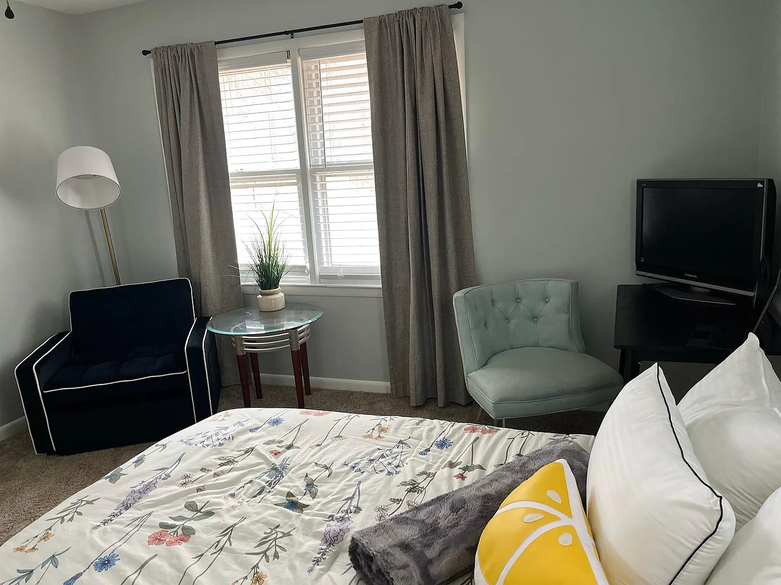 4 bed, 2.0 bath, 1376 sqft, $1,027 — Photo 2