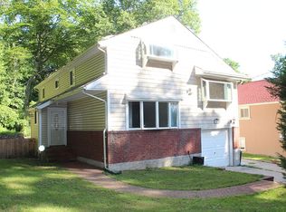 137 Colonial Rd, Great Neck, NY 11021