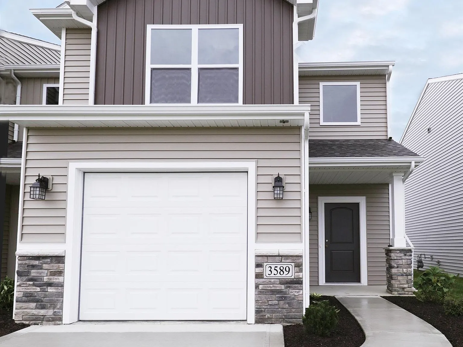 3 bed, 2.5 bath, 1437 sqft, $1,795 — Photo 1