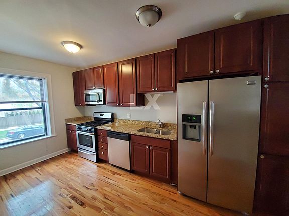 3rd image of 1827 W Winona St #3