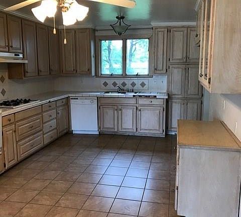 5th image of 1302 Overhill Dr
