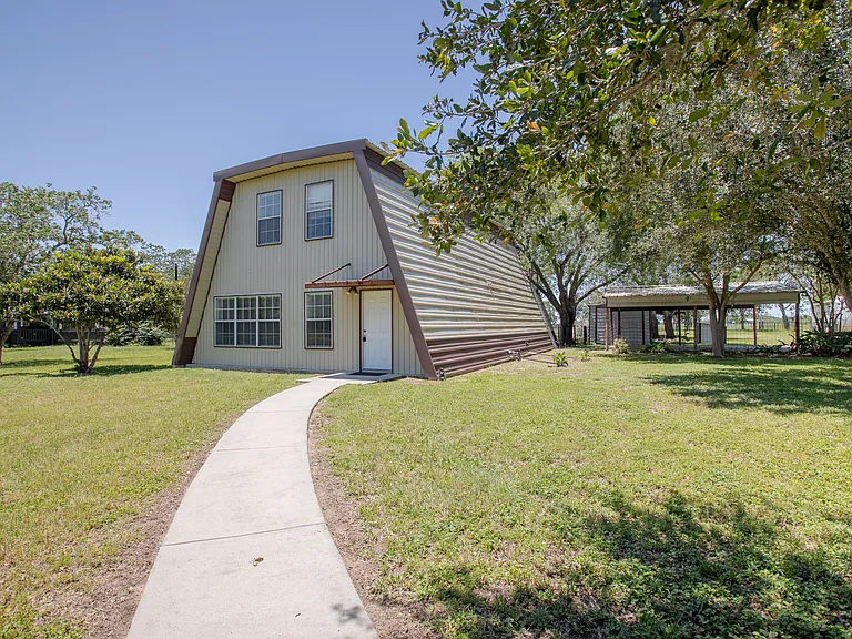 108 Russell Rd — Photo 1