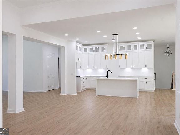 4th image of 489 Lee Rd