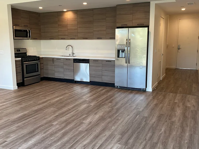 5327 Hermitage LLC — Photo 4