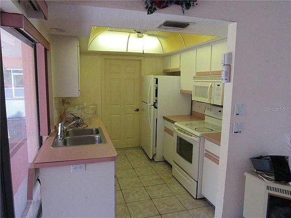 4th image of 1233 Armsdale Ave