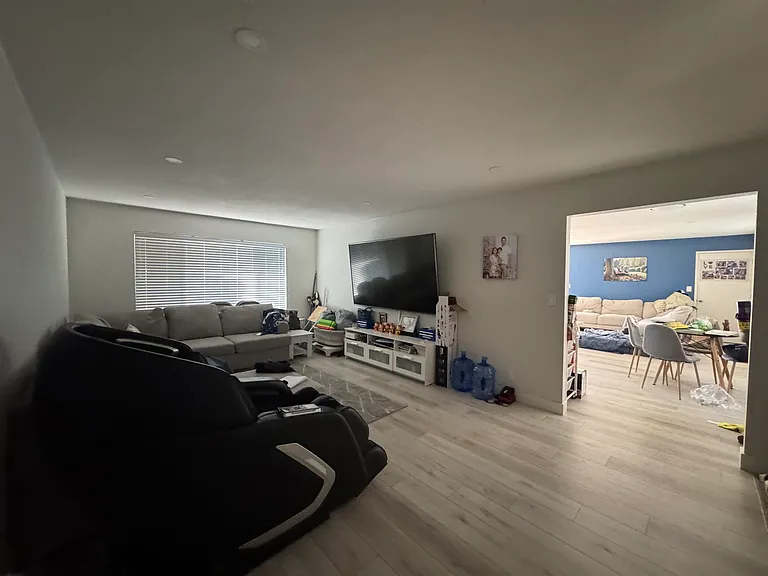 7661 Eastbreeze Cir — Photo 2