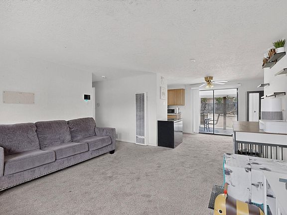 2nd image of 1004 Maxine St NE