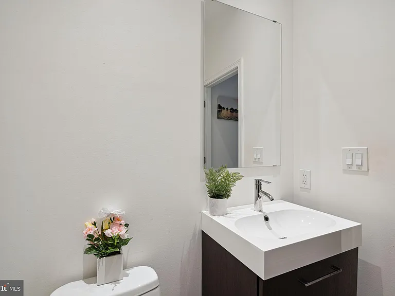 501 Vine St #2 — Photo 18