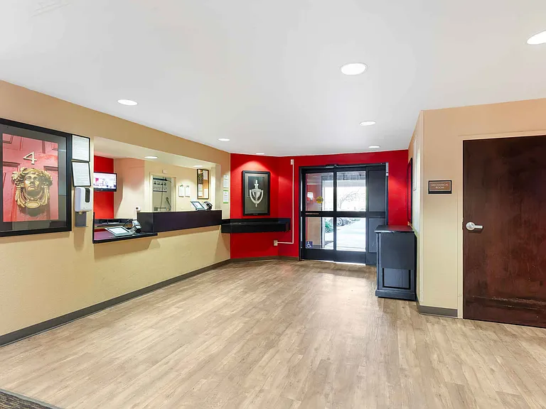 Lobby and Guest Check-in