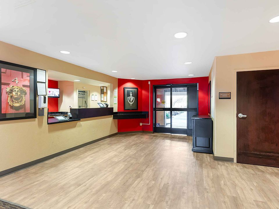 Lobby and Guest Check-in