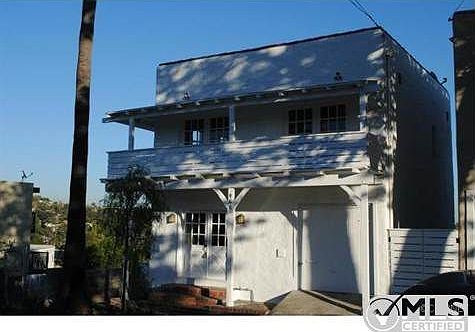 2nd image of 940 Micheltorena St