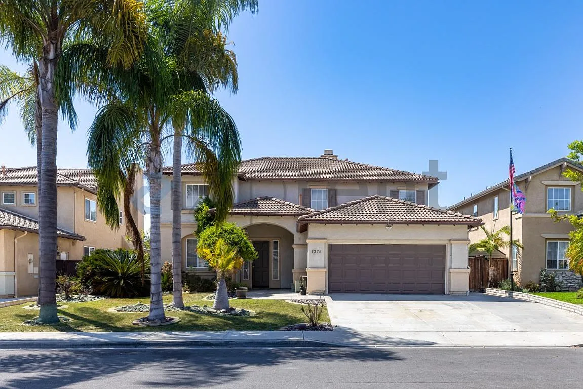 4 bed, 2700 sqft, $4,995 — Photo 1