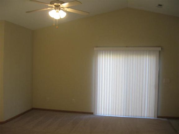 3rd image of 1810 Hickory Ln