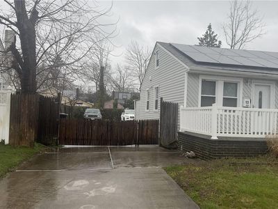 13 Locust Avenue, Wheatley Heights, NY, 11798