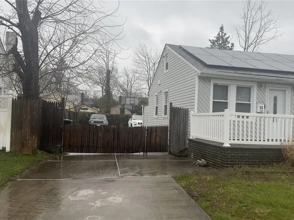 13 Locust Avenue, Wheatley Heights, NY 11798