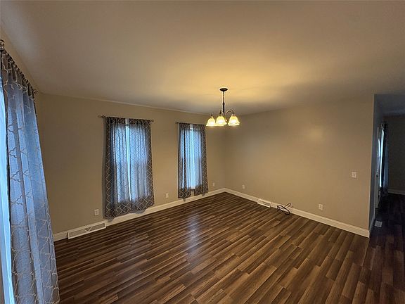 5th image of 101 N Parker St