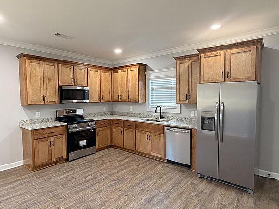 2nd image of 110 Pine Point Cir