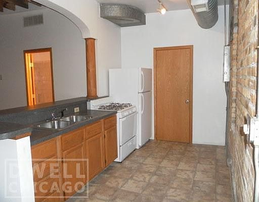 4th image of 3253 W Fullerton Ave #2