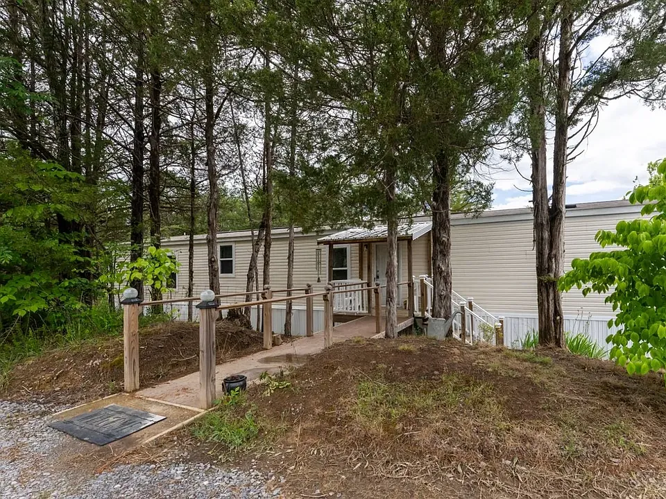 1225 Holbert Cemetery Rd