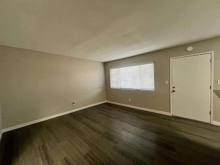 1604 N Henderson Ave #7 — Photo 6