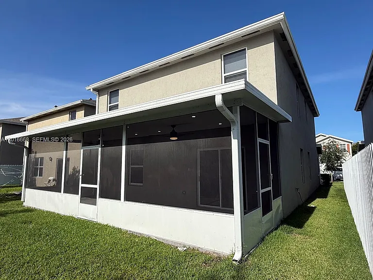 462 NE 6th Pl — Photo 36