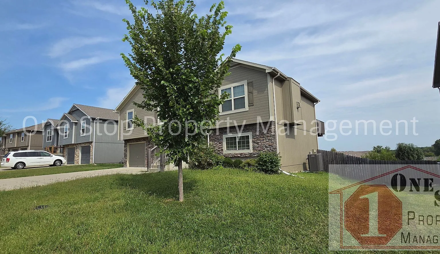 Beautiful 4 bedroom, 3 bathroom home in Raymore! — Photo 2