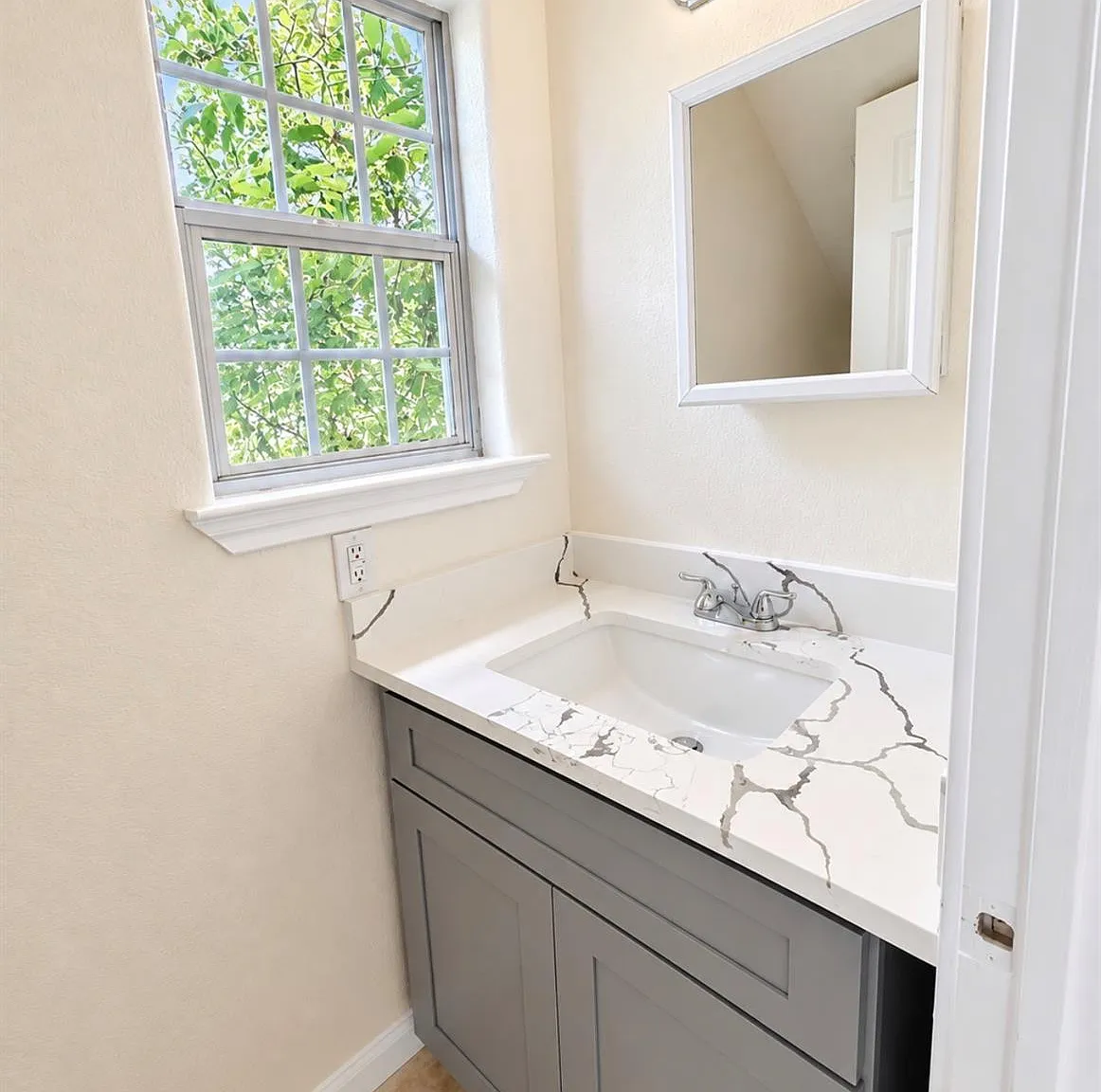 3 bed, 2.5 bath, 1100 sqft, $1,650 — Photo 4